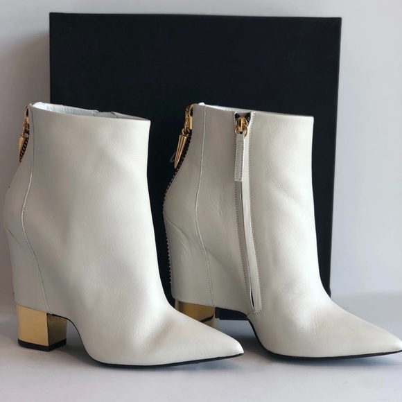 Elegant White Ankle Boots with Gold Accents - Picture 3 of 5